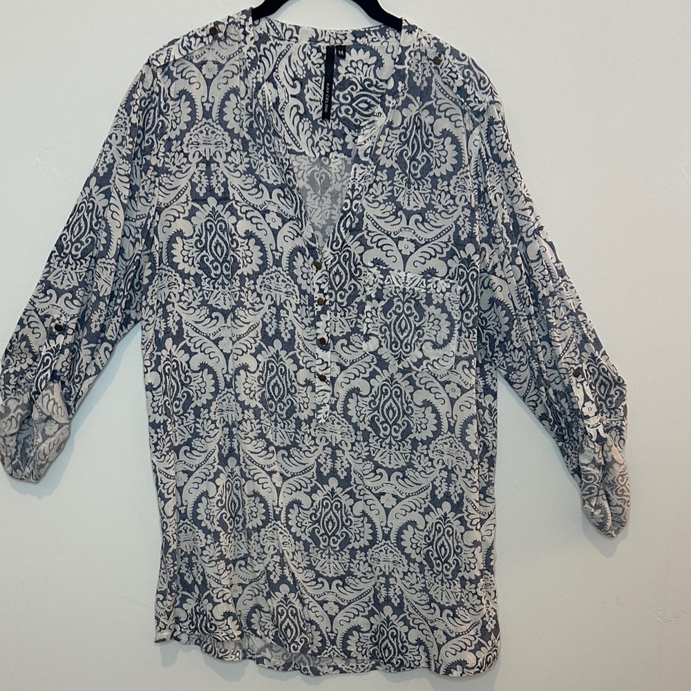 Kay Celine Blue and White Patterned Tunic, V-Neck, Tab Sleeve Size Medium